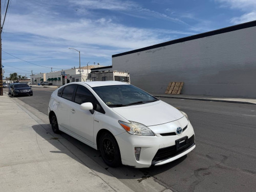 Toyota Prius option3 ក្នុងលឿង​ 014 ឡាន​កាលី​ ទឹកថ្នាំ​ហ្សុីន​មួយ​ជុំ​