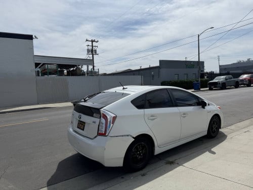 Toyota Prius option3 ក្នុងលឿង​ 014 ឡាន​កាលី​ ទឹកថ្នាំ​ហ្សុីន​មួយ​ជុំ​
