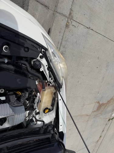 Toyota Prius option3 ក្នុងលឿង​ 014 ឡាន​កាលី​ ទឹកថ្នាំ​ហ្សុីន​មួយ​ជុំ​