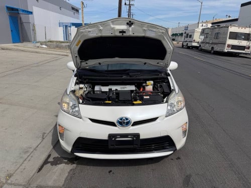 Toyota Prius option3 ក្នុងលឿង​ 014 ឡាន​កាលី​ ទឹកថ្នាំ​ហ្សុីន​មួយ​ជុំ​