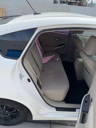 Toyota Prius option3 ក្នុងលឿង​ 014 ឡាន​កាលី​ ទឹកថ្នាំ​ហ្សុីន​មួយ​ជុំ​