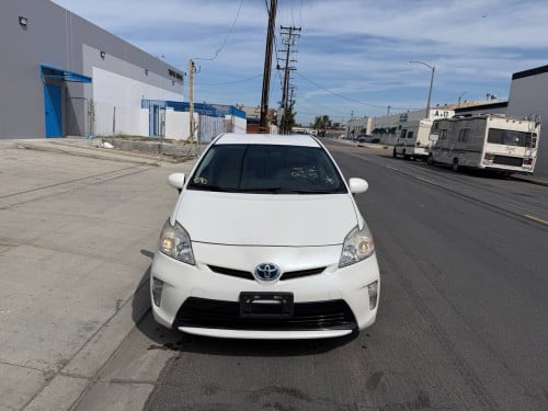 Toyota Prius option3 ក្នុងលឿង​ 014 ឡាន​កាលី​ ទឹកថ្នាំ​ហ្សុីន​មួយ​ជុំ​