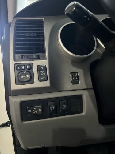 TOYOTA TUNDRA កាពីតាស 2012 Limited បាស JBL  បេីកដំបូល ពូកស្បែក កៅអីចុច កាមេរ៉ាក្រោយ ត្រជាកក្ដោបអូតូ