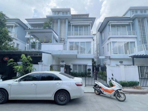 Twin villa for rent at borey peng houth steang mean chey