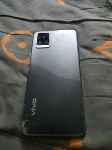 VIVO V21