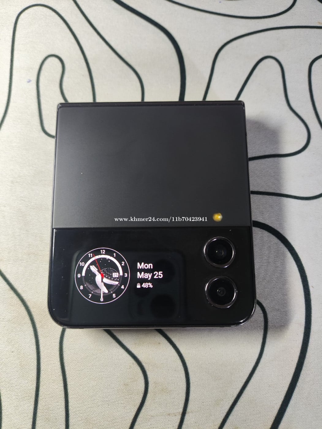 Sell Samsung Galaxy z flip 4 97% 8/128G