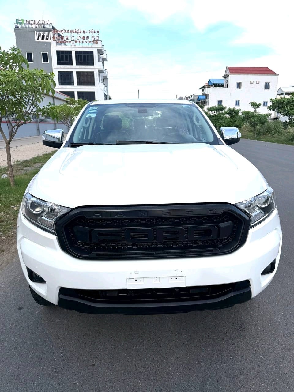 Ford Ranger XLT 2022 ម៉ាសុីន 3.2L ថ្នាំហ្សីន 99%ប្រេីបាន 50,000km