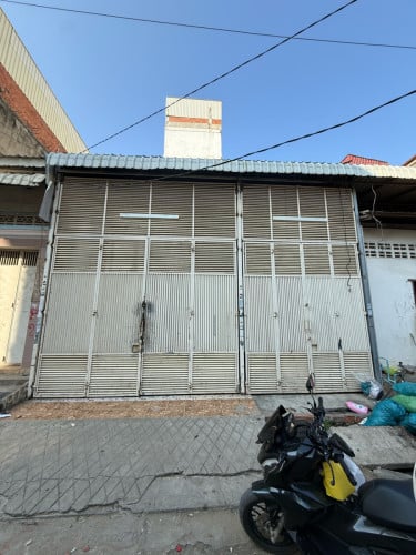 ផ្ទះ រឺ ឃ្លាំង លក់ មានចំណូលស្រាប់