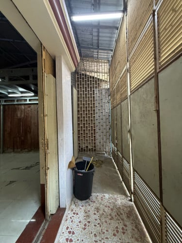 ផ្ទះ រឺ ឃ្លាំង លក់ មានចំណូលស្រាប់