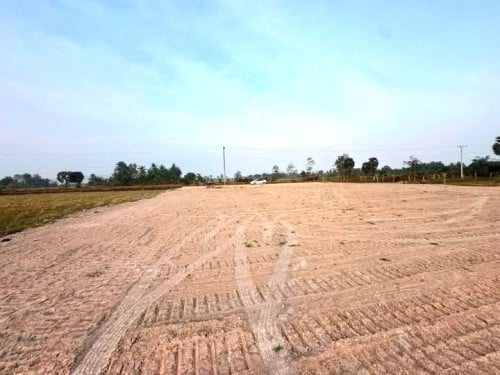ដីលក់តាកែវ