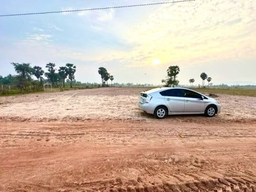 ដីលក់តាកែវ