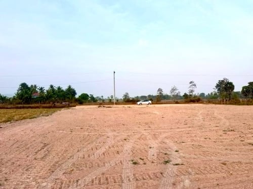 ដីលក់តាកែវ
