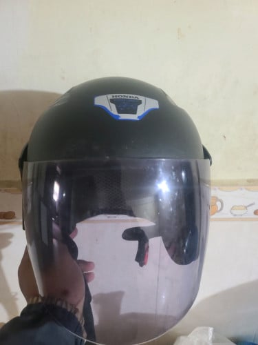 មួកសុវត្ថិភាព​ថ្មី