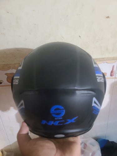 មួកសុវត្ថិភាព​ថ្មី
