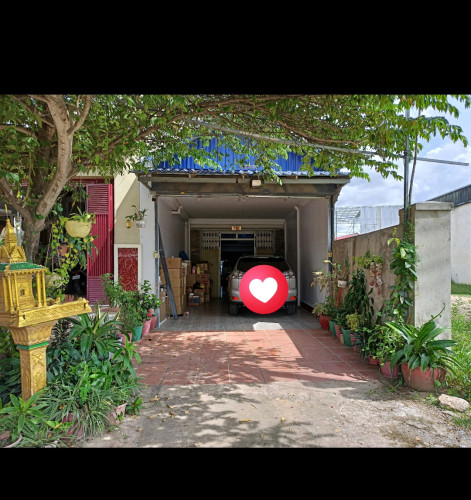 ផ្ទះល្វែងលក់ទល់មុខរោងចក្រ