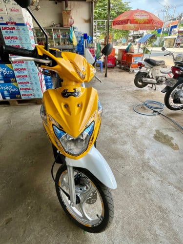 ម៉ូតូស្អាតសាណុំ