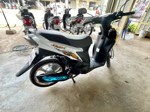 ម៉ូតូស្អាតសាណុំ
