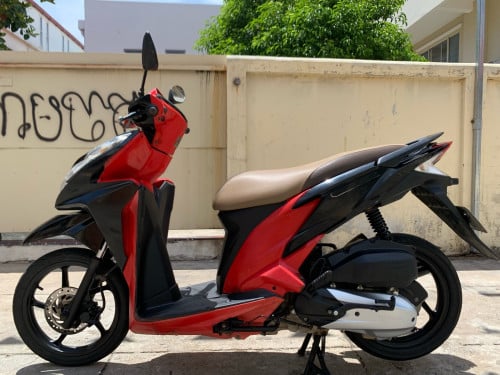 ម៉ូតូលក់​
