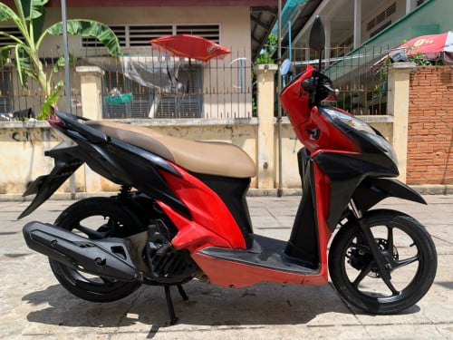 ម៉ូតូលក់​