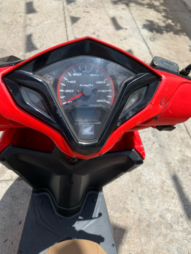 ម៉ូតូលក់​