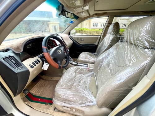 ឡានលក់ឆ្នាំ03V6limited fullពេញប៉ុងពីរ