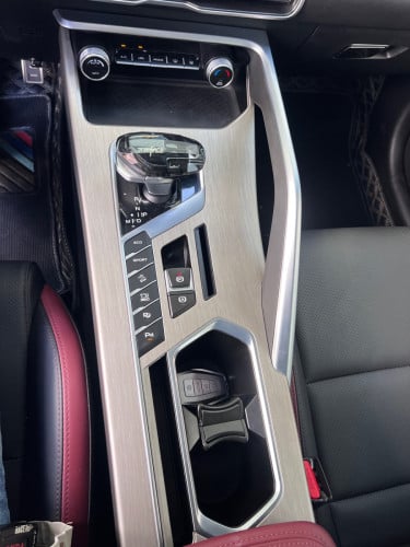 ធានាជូនឡានស្អាត17500$កាត់ឈ្មោះជូនបើយកទាំងលេខតម្លៃពិសេសជូនឆាតមកបានបងៗ