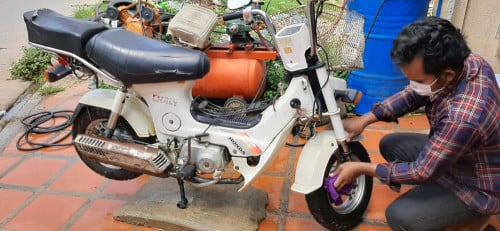 ម៉ាកហុងដា ឆាលី 1985
