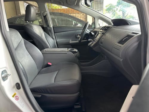 មេឡានហ្សុិនមូល 2012” Prius V Full option 5 សកាំមៃក្នុងប្រផេះ អេតាមេឡានធានា