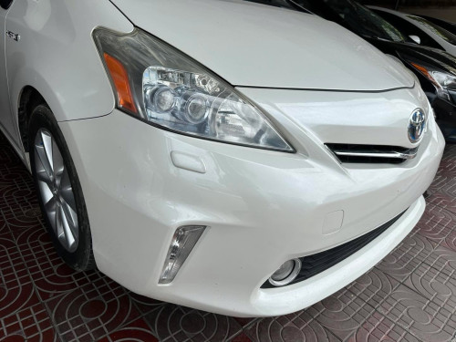 មេឡានហ្សុិនមូល 2012” Prius V Full option 5 សកាំមៃក្នុងប្រផេះ អេតាមេឡានធានា