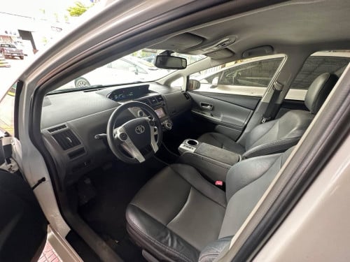 មេឡានហ្សុិនមូល 2012” Prius V Full option 5 សកាំមៃក្នុងប្រផេះ អេតាមេឡានធានា