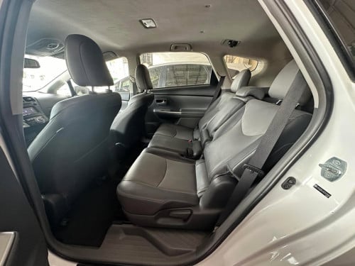 មេឡានហ្សុិនមូល 2012” Prius V Full option 5 សកាំមៃក្នុងប្រផេះ អេតាមេឡានធានា