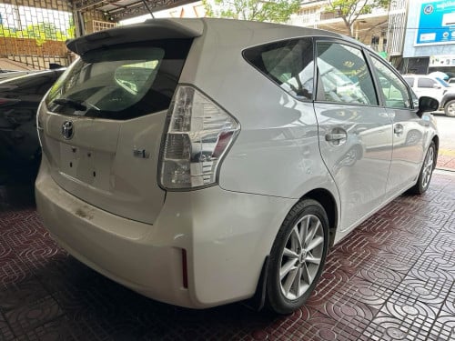 មេឡានហ្សុិនមូល 2012” Prius V Full option 5 សកាំមៃក្នុងប្រផេះ អេតាមេឡានធានា