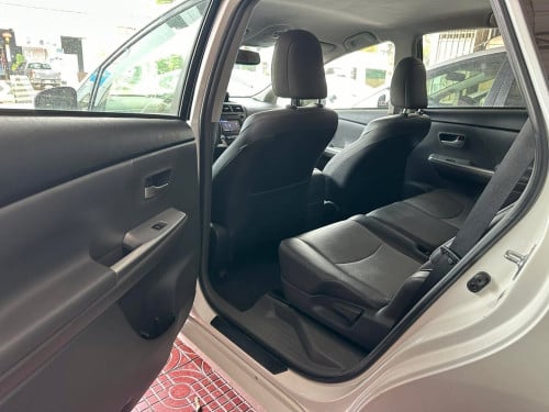 មេឡានហ្សុិនមូល 2012” Prius V Full option 5 សកាំមៃក្នុងប្រផេះ អេតាមេឡានធានា