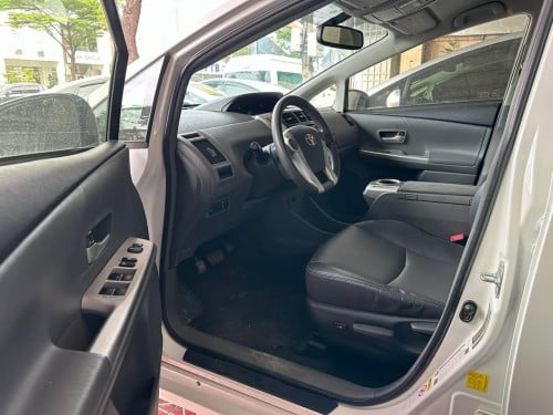 មេឡានហ្សុិនមូល 2012” Prius V Full option 5 សកាំមៃក្នុងប្រផេះ អេតាមេឡានធានា