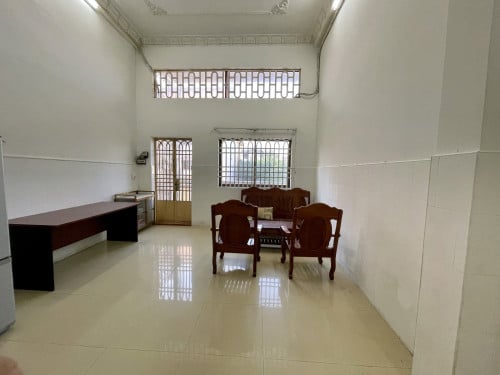 ផ្ទះជួលជាន់ទី1 250$ ក្បែរវាំង ម្ចាស់ផ្ទាល់