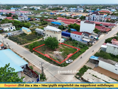 ដីជាប់ផ្លូវមេកែង 25m x 30m ក្នុងក្រុងតាខ្មៅ