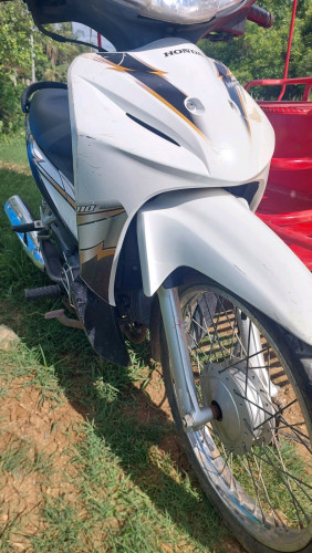 កង់បីលក់ តម្លៃ 800$ ចរចារបានតិចតួច នៅថ្មីស្អាត