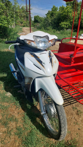 កង់បីលក់ តម្លៃ 800$ ចរចារបានតិចតួច នៅថ្មីស្អាត