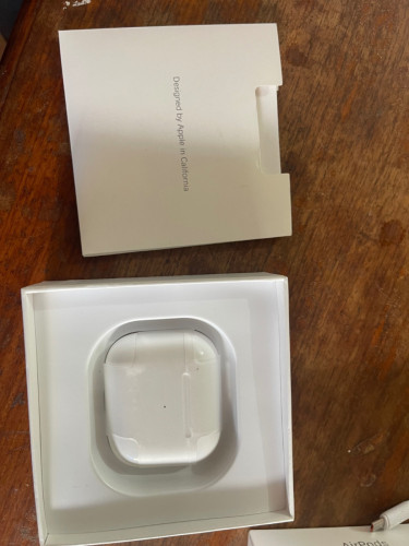 កាស AirPods Pro Grade A ថ្មីប្រអប់មានច្រើនគ្រាប់ធានា 1 ខែ