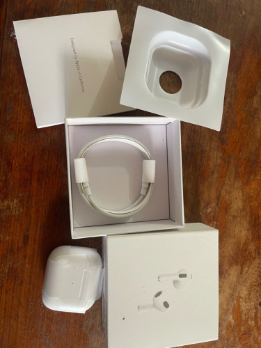 កាស AirPods Pro Grade A ថ្មីប្រអប់មានច្រើនគ្រាប់ធានា 1 ខែ