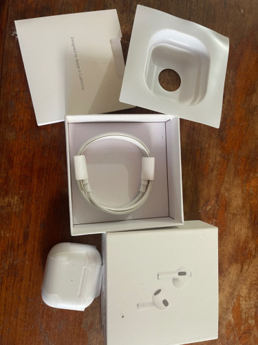 កាស AirPods Pro Grade A ថ្មីប្រអប់មានច្រើនគ្រាប់ធានា 1 ខែ