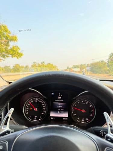 ឡានប្រញាប់ C300 4matic 2015 ម្ចាស់ដេីម