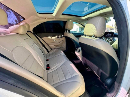 ឡានប្រញាប់ C300 4matic 2015 ម្ចាស់ដេីម