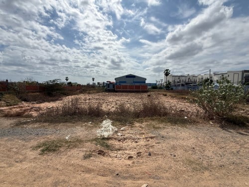 ដីកែងលក់នៅជិតបុរីEco Residence សែនសុច