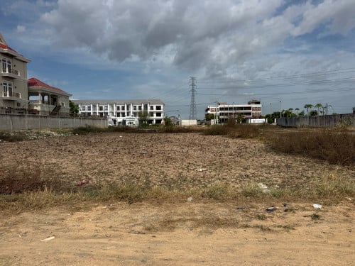 ដីកែងលក់នៅជិតបុរីEco Residence សែនសុច