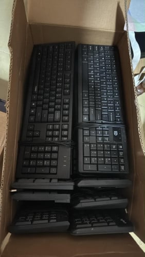 លក់​ Keyboard ខ្សែ​ តំលៃថោក​ ចរចារ​ ម៉ៅទាំង​អស់​  មានប្រហែល​ 100​ គ្រាប់​