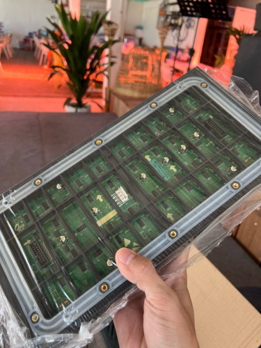 ជាង ទូច ទទួលធ្វើ Led Screen