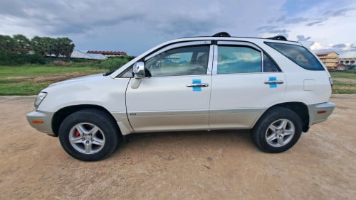 ដំណឹងលក់ឡានស្អាត Lexus RX300ឆ្នាំ2002 ពណ៍សរកាំម៉ៃ