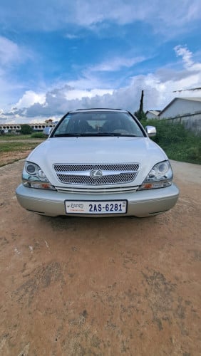 ដំណឹងលក់ឡានស្អាត Lexus RX300ឆ្នាំ2002 ពណ៍សរកាំម៉ៃ