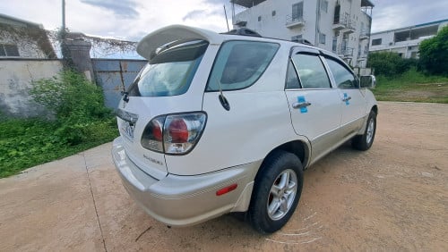 ដំណឹងលក់ឡានស្អាត Lexus RX300ឆ្នាំ2002 ពណ៍សរកាំម៉ៃ
